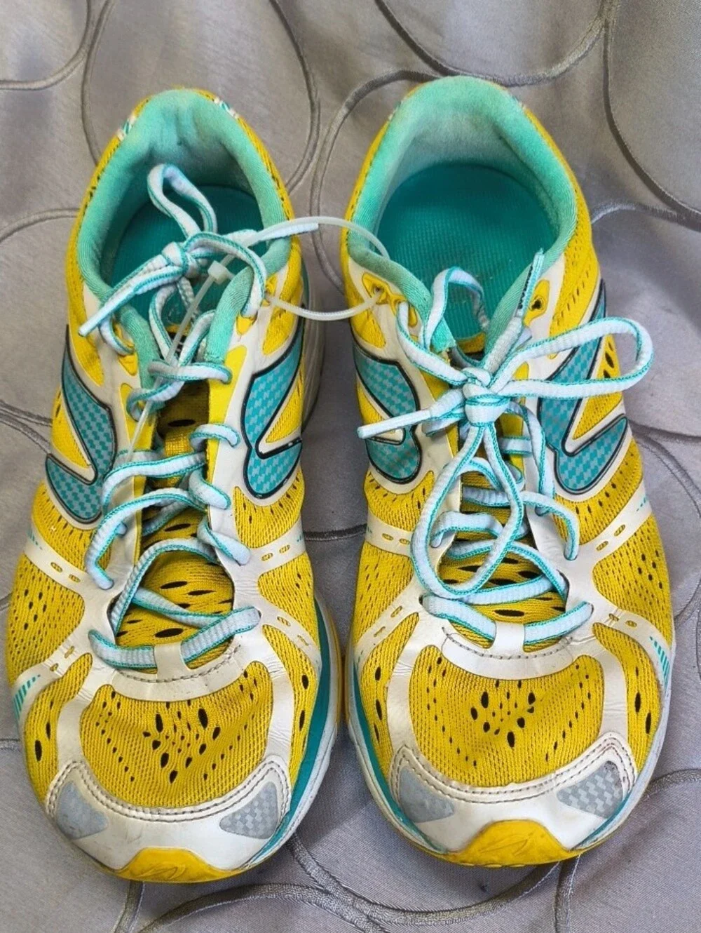 Newton Women’s Yellow and Teal Running Shoes AB Size 7.5